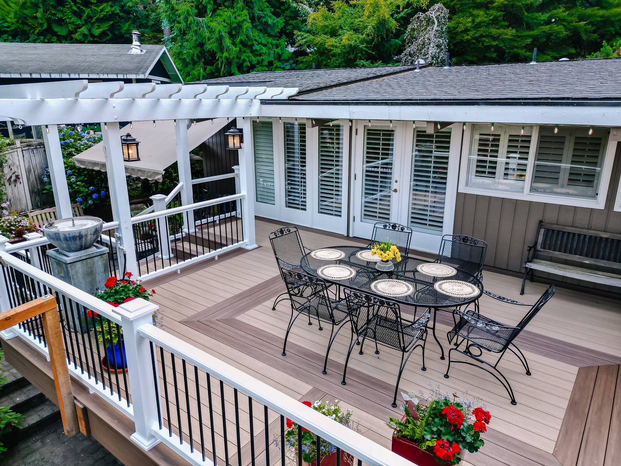 Traditional Composite Railing with Two-toned Deck and Pergola in Issaquah, WA